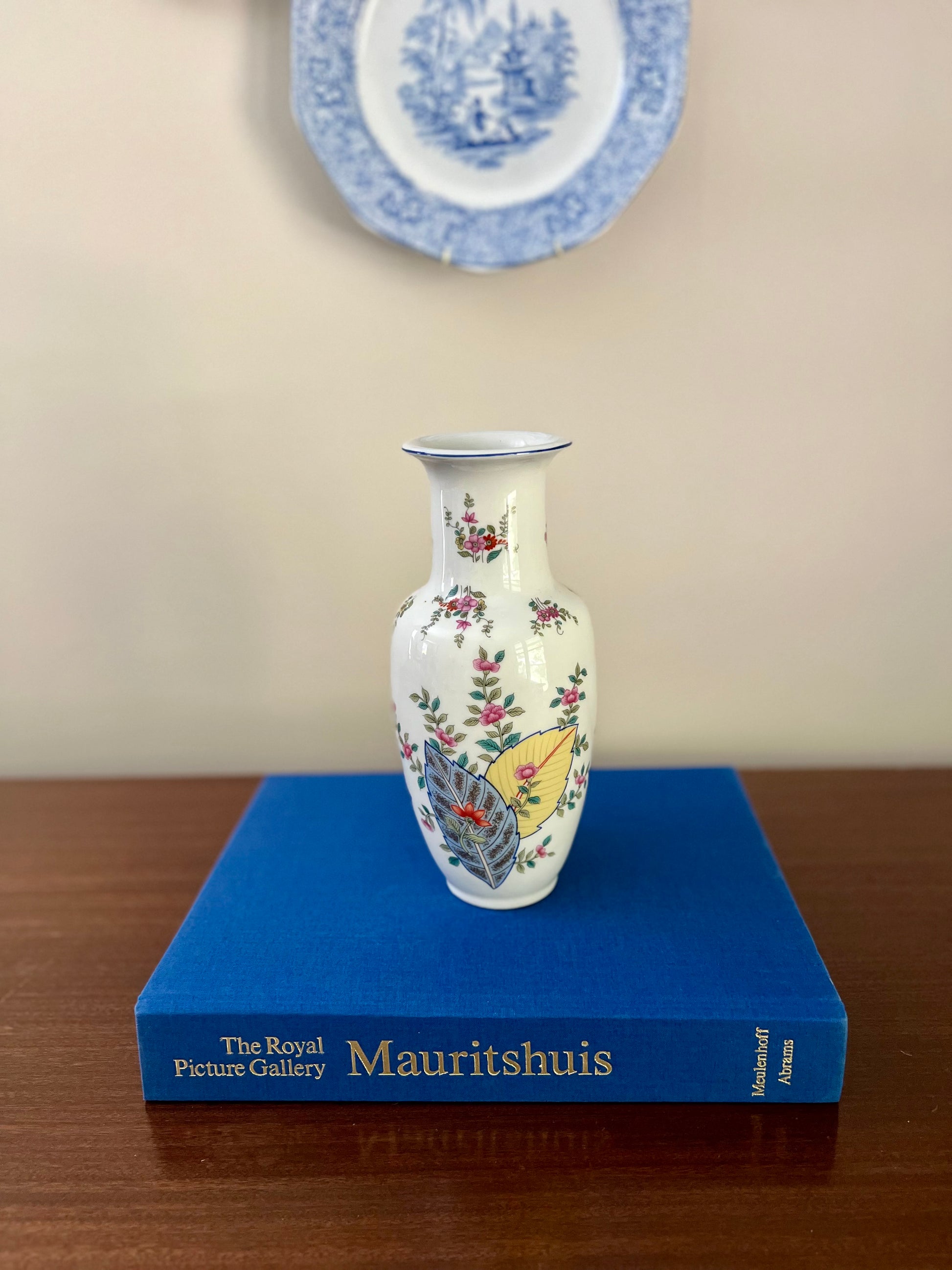 Tobacco Leaf Vase by Mann
